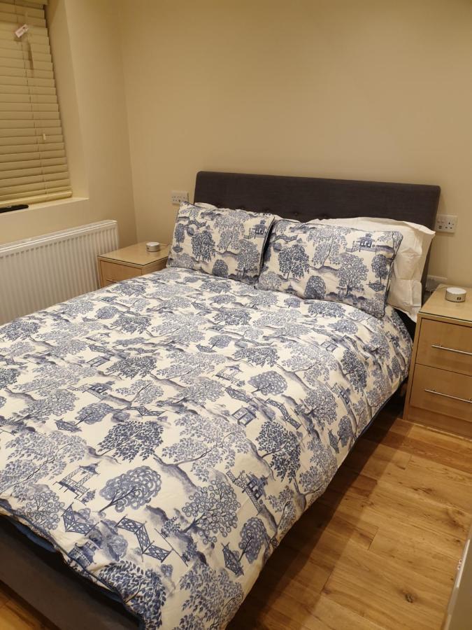 London Luxury 3 Bedroom Sleeps 8 With 3 Bathrooms 5 Mins Walk To Tube Station Free Parking Appartamento