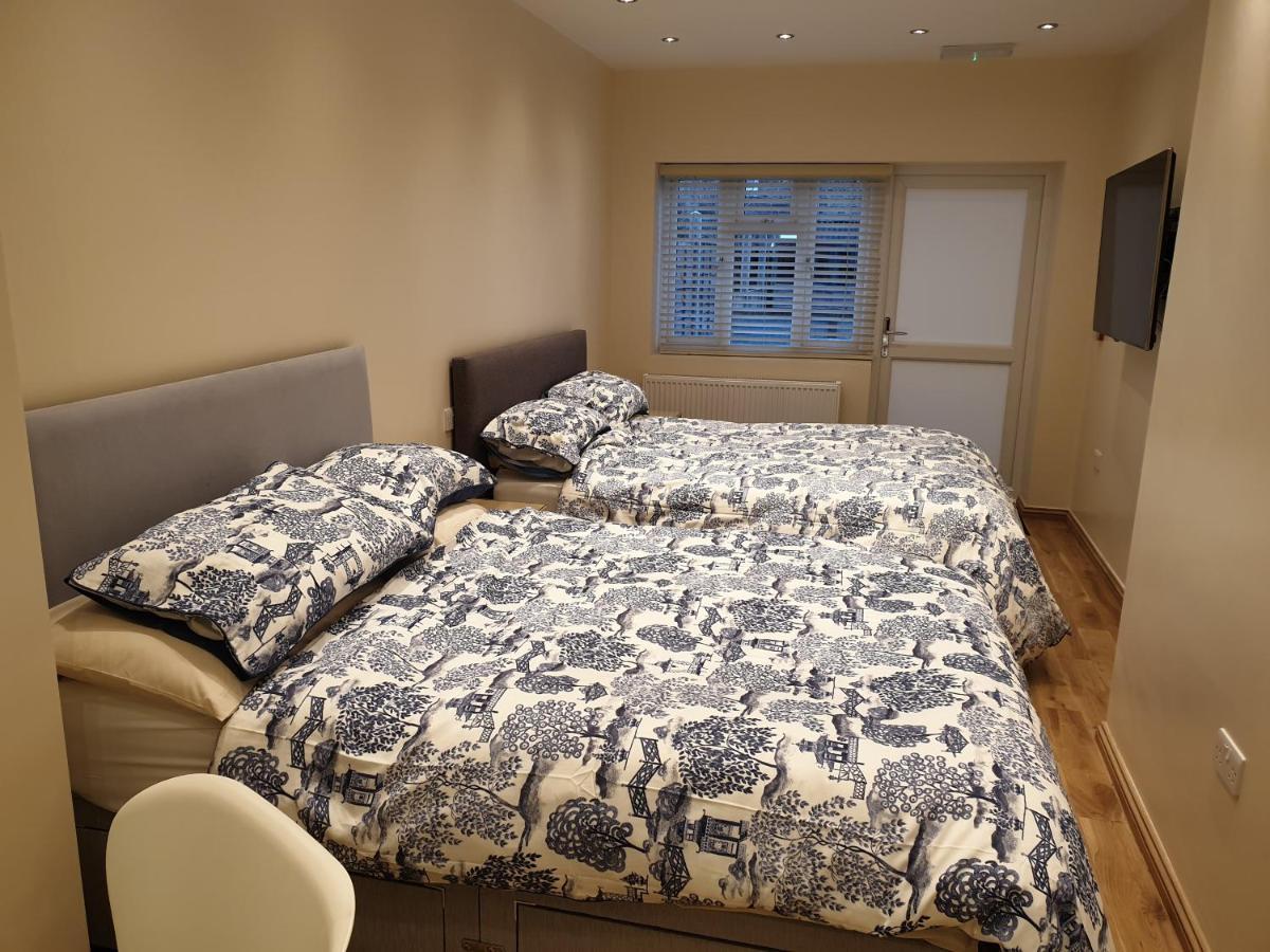 London Luxury 3 Bedroom Sleeps 8 With 3 Bathrooms 5 Mins Walk To Tube Station Free Parking Appartamento *