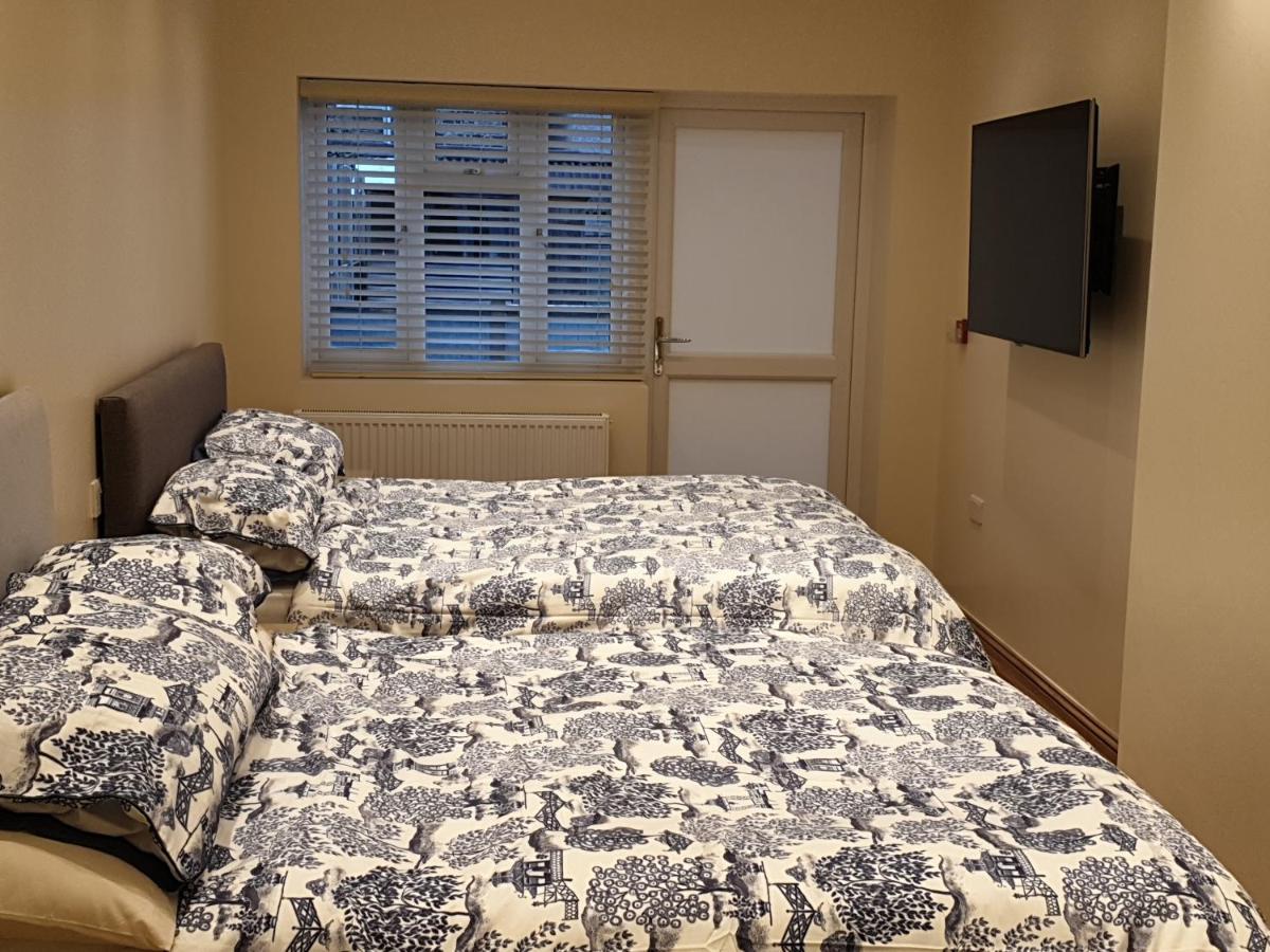 Appartamento London Luxury 3 Bedroom Sleeps 8 With 3 Bathrooms 5 Mins Walk To Tube Station Free Parking Ilford