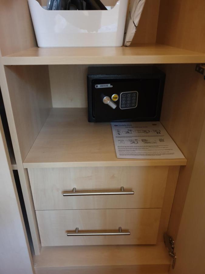 London Luxury: Spacious 3-bed Near Tube With Parking * Ilford
