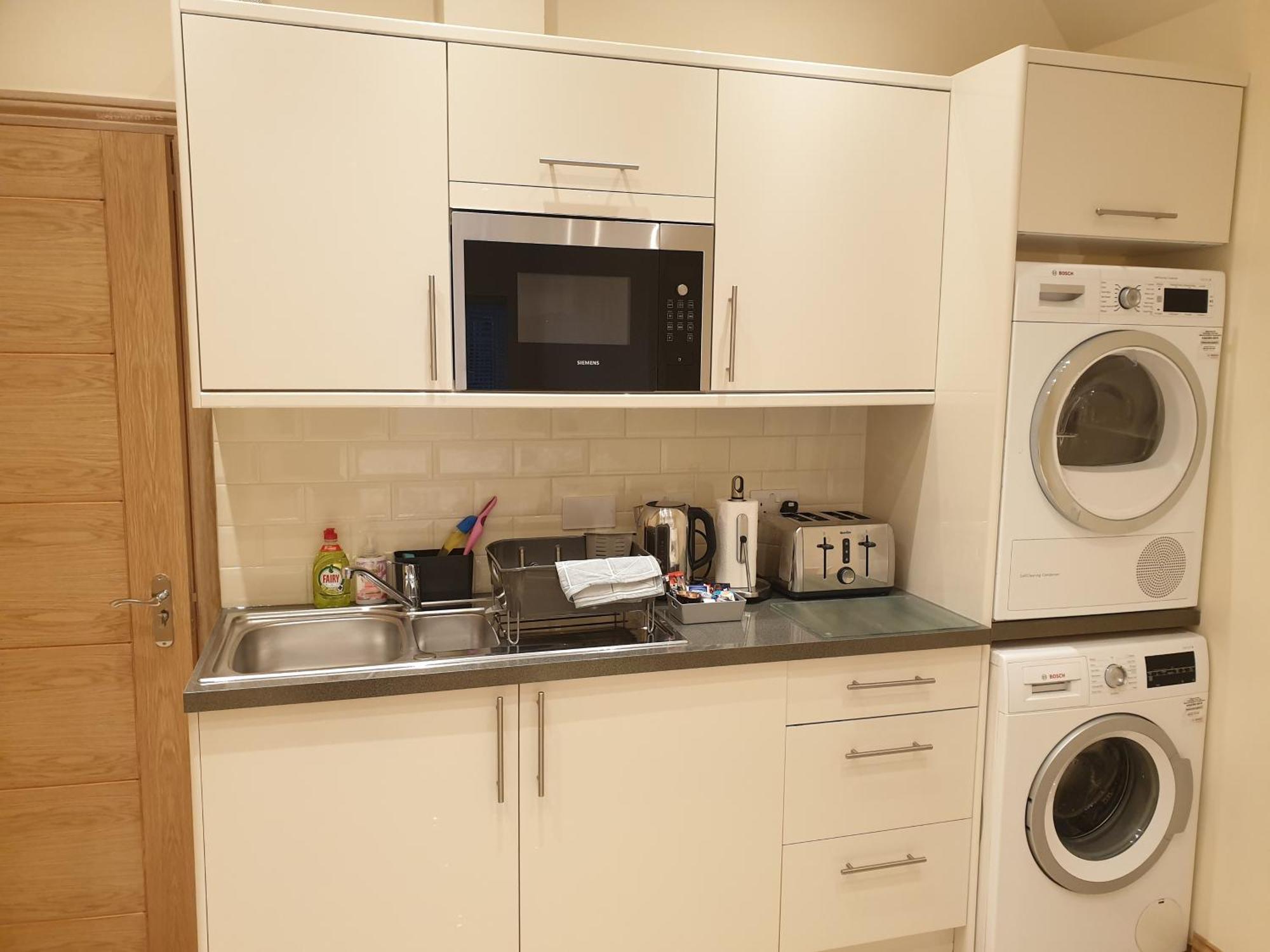 London Luxury 3 Bedroom Sleeps 8 With 3 Bathrooms 5 Mins Walk To Tube Station Free Parking Appartamento