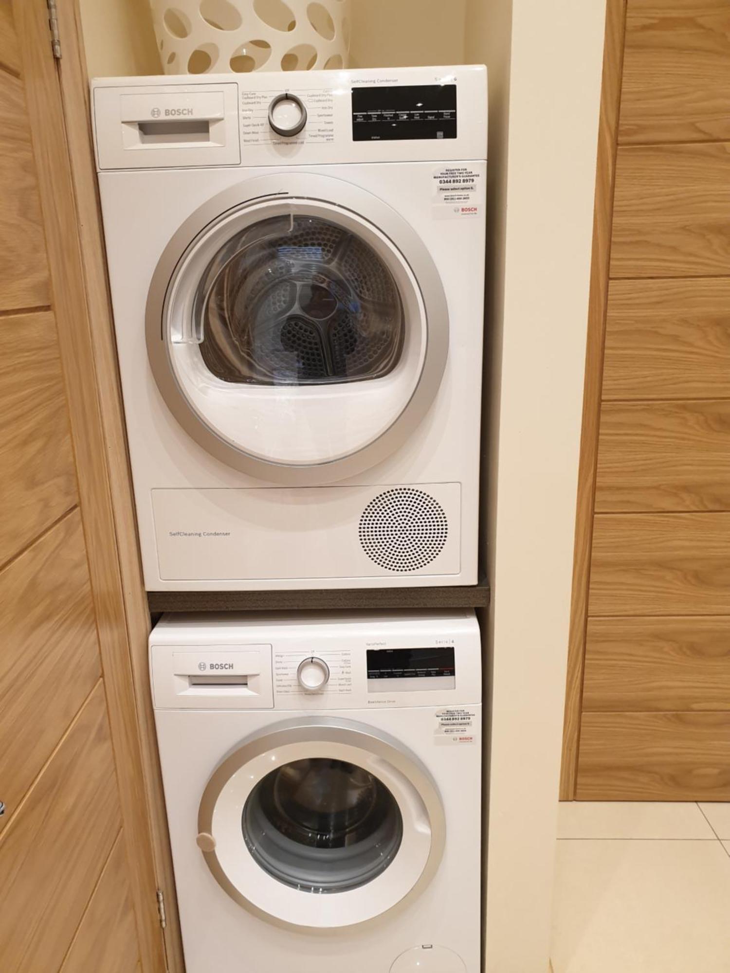 London Luxury 3 Bedroom Sleeps 8 With 3 Bathrooms 5 Mins Walk To Tube Station Free Parking *