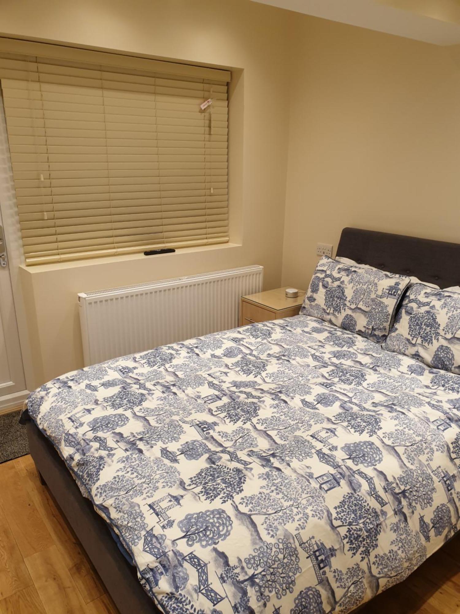 London Luxury 3 Bedroom Sleeps 8 With 3 Bathrooms 5 Mins Walk To Tube Station Free Parking Appartamento Ilford